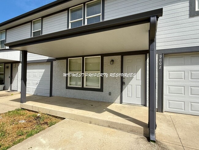 9002 E 85 St in Raytown, MO - Building Photo - Building Photo