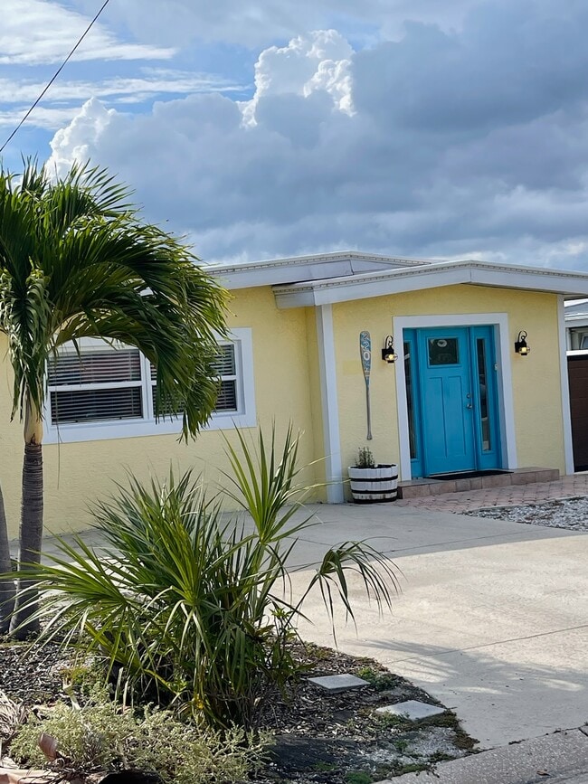 220 115th Ave in Treasure Island, FL - Building Photo - Building Photo