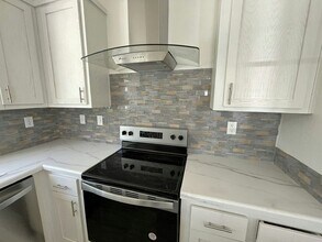 5644 Woodford St in Brooksville, FL - Building Photo - Building Photo