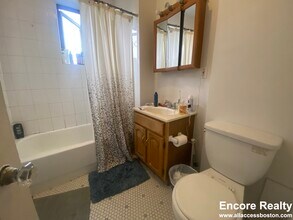 448 Park Dr, Unit 15 in Boston, MA - Foto de edificio - Building Photo