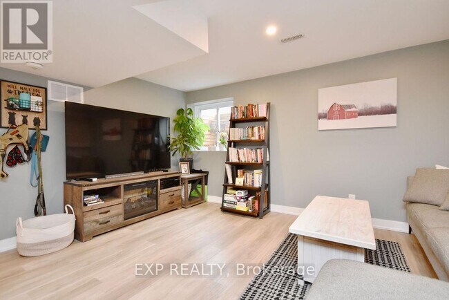 39 Dancy Dr in Orillia, ON - Building Photo - Building Photo