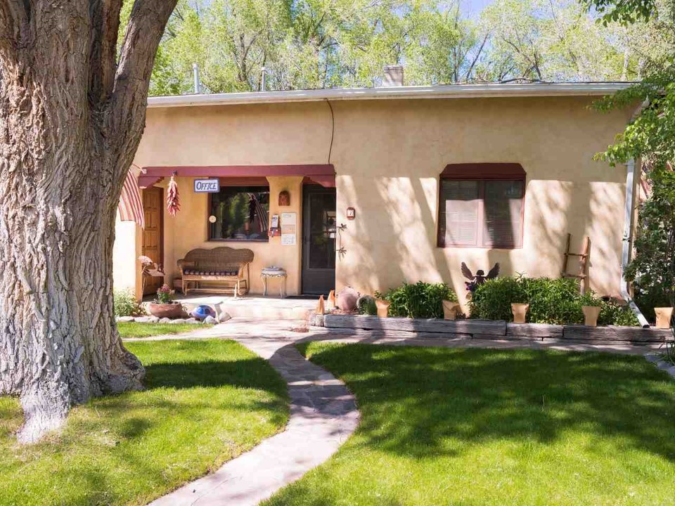 109 Brooks St in Taos, NM - Building Photo