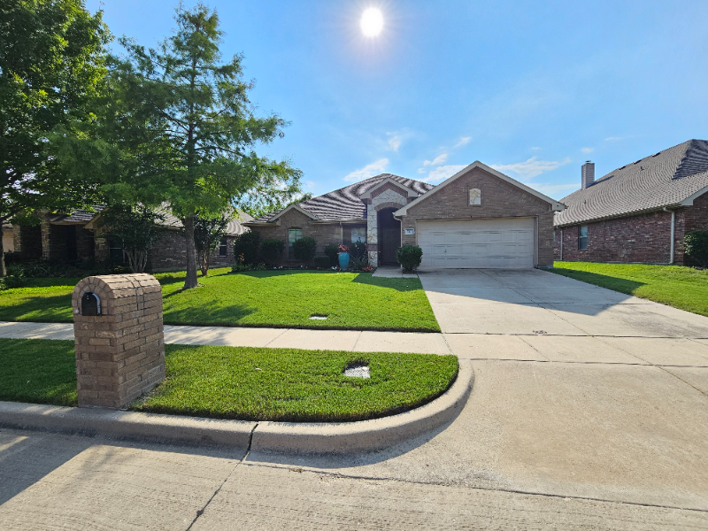 513 Chelsea Dr in Midlothian, TX - Building Photo