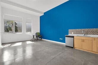 771 NW 1st St, Unit 101 in Miami, FL - Building Photo - Building Photo