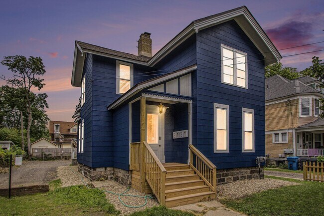 728 W Lovell St in Kalamazoo, MI - Foto de edificio - Building Photo