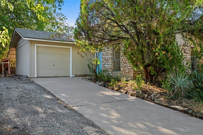 6709 Tampa Cove in Austin, TX - Building Photo - Building Photo