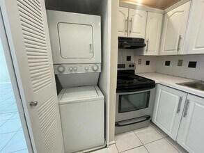 2621 Riverside Dr in Coral Springs, FL - Building Photo - Building Photo