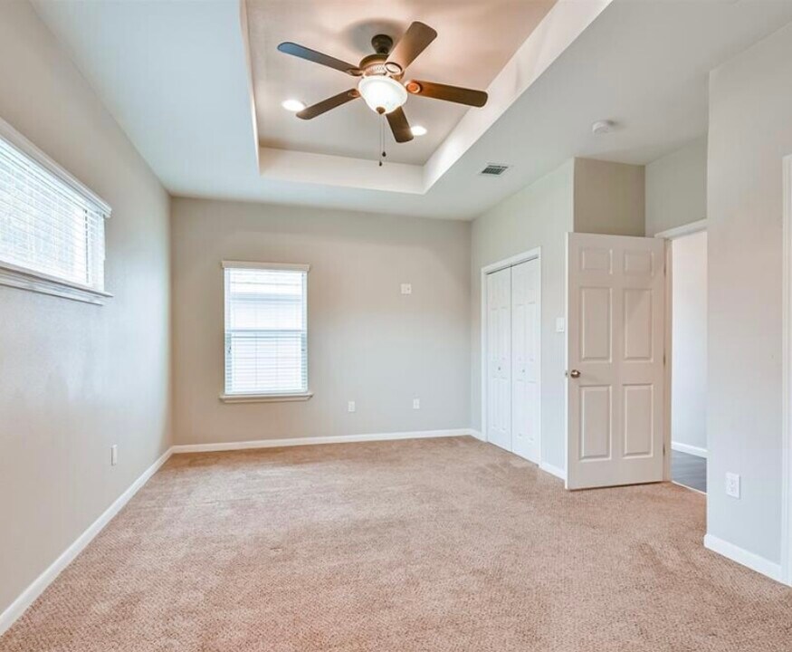 902 E 32nd St in Houston, TX - Building Photo