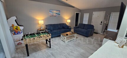 138 Pine Grove Dr in Palm Coast, FL - Foto de edificio - Building Photo