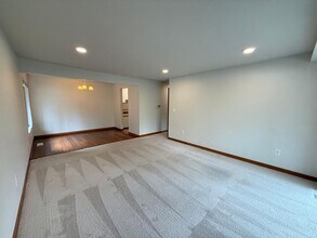 9805 NE 124th St in Kirkland, WA - Building Photo - Building Photo