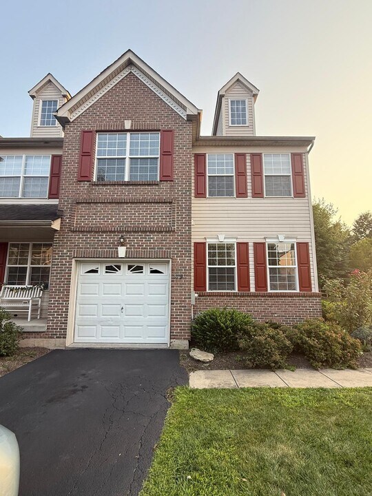 379 Wheatfield Cir in Hatfield, PA - Building Photo