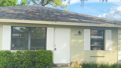 1015 Staghorn St in Wellington, FL - Building Photo - Building Photo