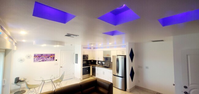 467 S Calle El Segundo, Unit E in Palm Springs, CA - Building Photo - Building Photo