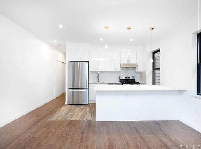 2506 Hughes Ave in Bronx, NY - Building Photo - Building Photo