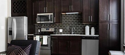 8110 Park Ln in Dallas, TX - Foto de edificio - Building Photo