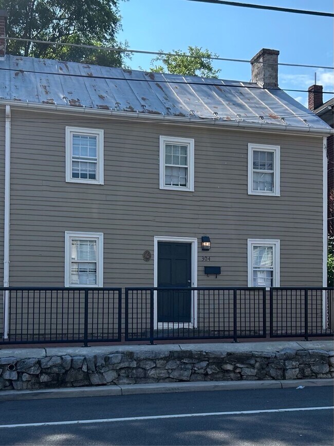 property at 304 S Kent St