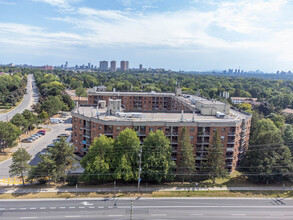 Cliffwood Manor in Toronto, ON - Building Photo - Building Photo