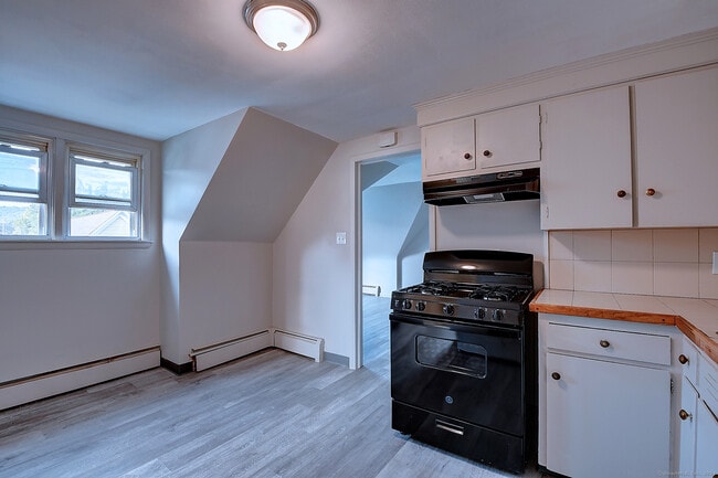93 Meadow St in Naugatuck, CT - Building Photo - Building Photo