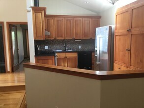 710 S Fremont St in San Mateo, CA - Building Photo - Building Photo