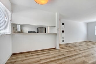 303 California Ave, 3 blocks to the beach in Santa Monica, CA - Building Photo - Building Photo