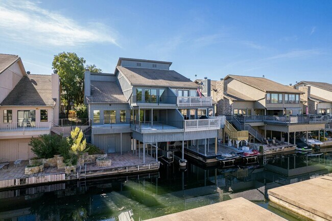 313 Lucy Ln in Horseshoe Bay, TX - Building Photo - Building Photo