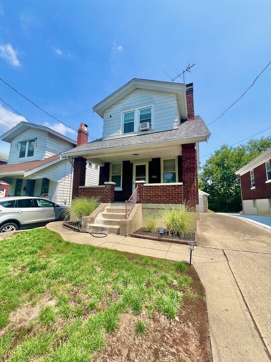 3048 Taylor Ave in Cincinnati, OH - Foto de edificio