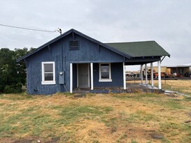 13030 Kansas Ave in Hanford, CA - Building Photo
