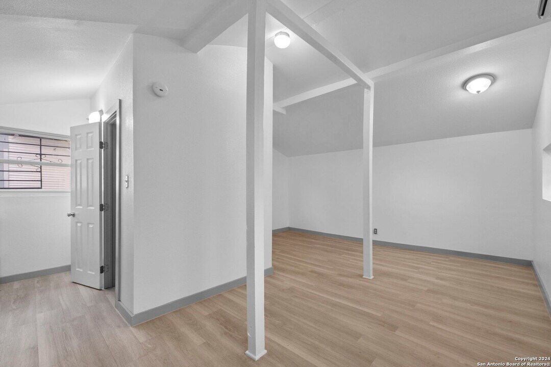 302 E Cevallos, Unit 3 in San Antonio, TX - Building Photo