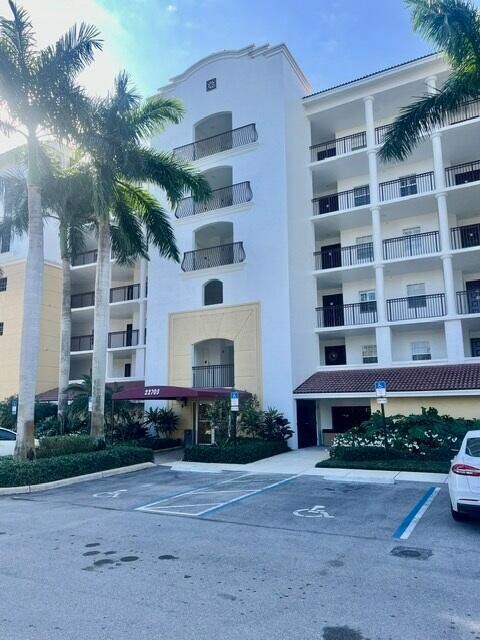 22703 Camino Del Mar in Boca Raton, FL - Foto de edificio