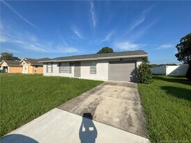 941 SW Fenway Rd in Port St. Lucie, FL - Building Photo