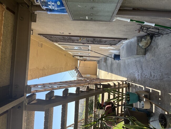 Winthrop in Alhambra, CA - Building Photo - Building Photo