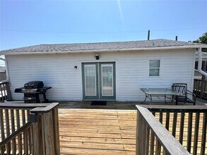 4511 Avenue R 1/2 Rear in Galveston, TX - Foto de edificio - Building Photo