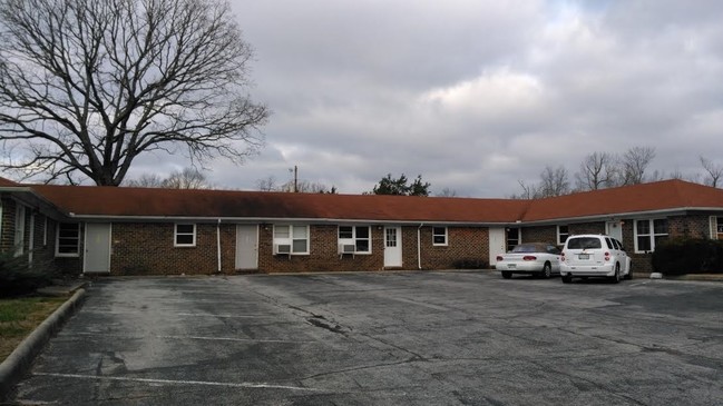 Skyline Apartments in McMinnville, TN - Building Photo - Building Photo