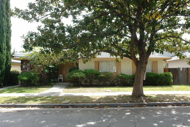 300 Richfield Dr in San Jose, CA - Foto de edificio - Building Photo