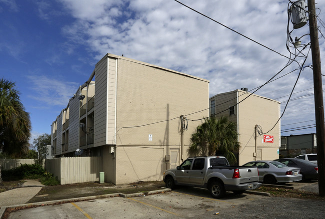 Fernwood Apartments in Metairie, LA - Building Photo - Building Photo