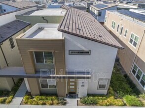 26912 W Winding Trail Ct in Valencia, CA - Building Photo - Building Photo