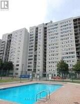 2900 Battleford Rd in Mississauga, ON - Building Photo