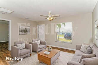 325 NE 23rd Ave in Cape Coral, FL - Building Photo - Building Photo