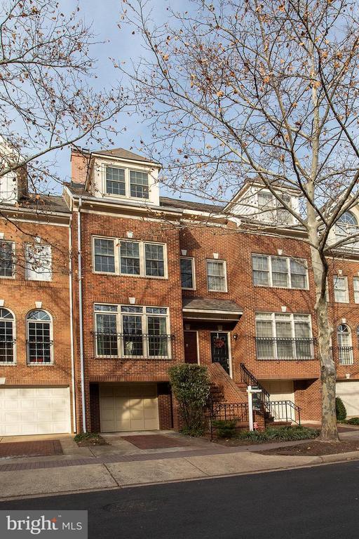 1514 N Colonial Terrace in Arlington, VA - Foto de edificio - Building Photo