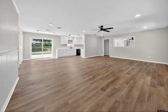 1023 Columbia Ave in Jacksonville, TX - Building Photo - Building Photo