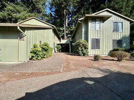 6955 SW Montauk Cir in Lake Oswego, OR - Building Photo