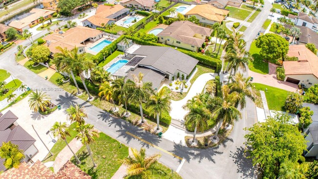 7345 N Oakmont Dr in Hialeah, FL - Building Photo - Building Photo