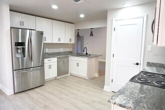 7811 Bay Cedar Dr in Orlando, FL - Building Photo - Building Photo