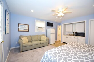 7702 Coastal Hwy, Unit Efficiency in Ocean City, MD - Building Photo - Building Photo