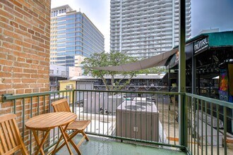 215 Central Ave, Unit 2B in St. Petersburg, FL - Foto de edificio - Building Photo