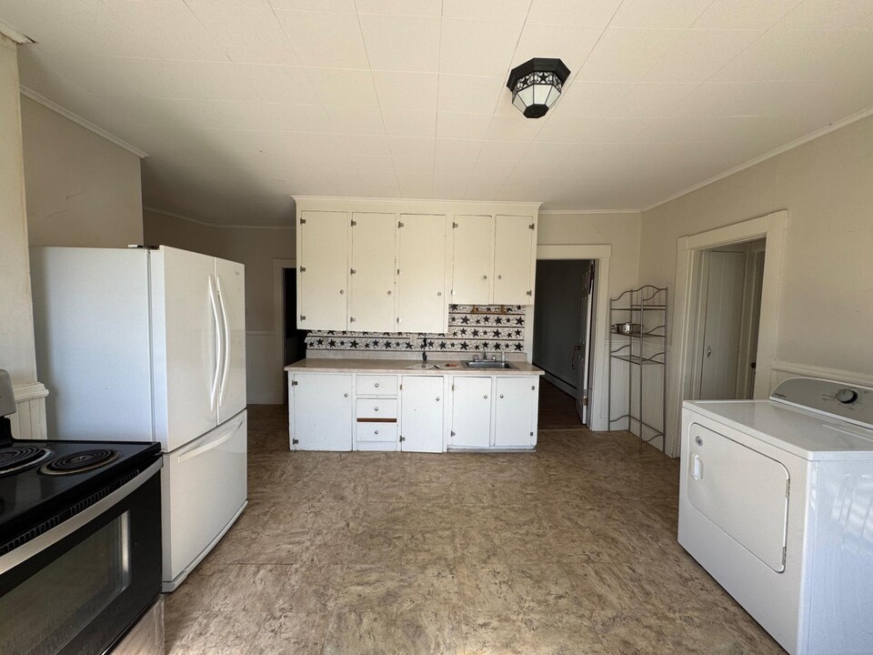 932 Lisbon St, Unit #2 in Lewiston, ME - Foto de edificio