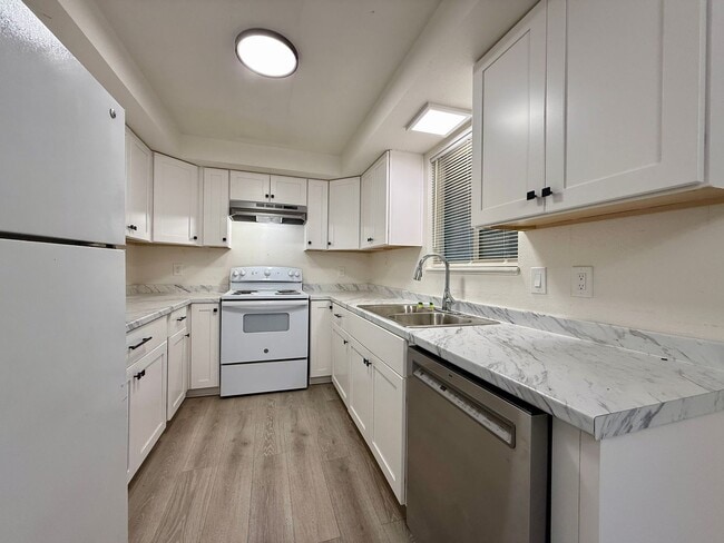 property at 1543 NW Rimrock Dr