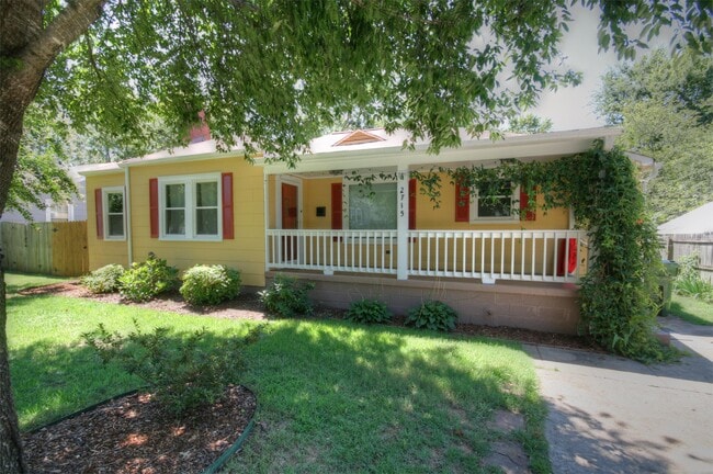 property at 2715 Thornton Cir SW