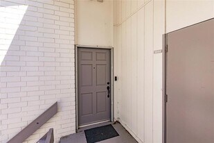 6053 E Peppertree Way in Sarasota, FL - Building Photo