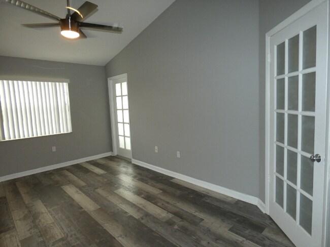 2811 N Oakland Forest Dr in Oakland Park, FL - Building Photo - Building Photo